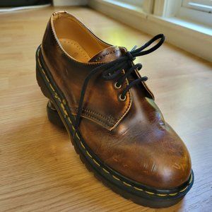 Dr. Martens Vintage Smooth Leather Lace-Up Oxford Made In England Shoe